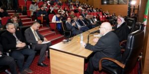 وزارة الاتصال تنظم ندوة متبوعة بنقاش حول: أسعار النفط بين حقيقة العرض والطلب وتحكم المضاربة