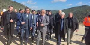 رخروخ يتفقد مشروع إنجاز الطريق السيار الرابط بين ولايتي البويرة وتيزي وزو