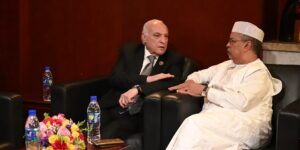 عطاف يجري بأديس أبابا محادثات مع نظيره التشادي