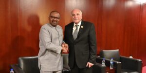 عطاف يُستقبل من طرف نائب رئيس جمهورية سيراليون بأديس أبابا