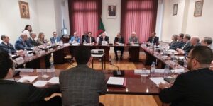 سفير الجزائر بفرنسا يستعرض المساعي الرامية لتحسين الخدمات القنصلية للجالية الجزائرية