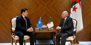 عطاف يستقبل نائب وزير الشؤون الخارجية لكازاخستان