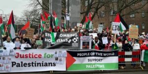 العدل الدولية تبدأ جلساتها…. واحرار العالم يتظاهرون ضد الصهاينة