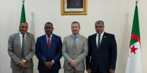 وزير الأشغال العمومية يتعهد بالمساهمة في الدفع بعجلة التنمية ببني عباس