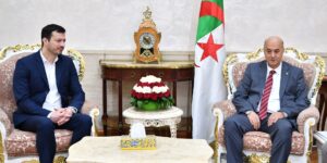 بلدية “فيتري سير سين” الفرنسية تدعم جهود الجزائر لإنهاء الجرائم الوحشية بغزة