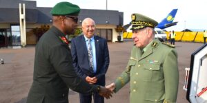 الفريق أول شنڨريحة يصل إلى رواندا في زيارة رسمية