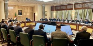 الوزير الأول يترأس اجتماعا للمجلس الوطني الاستشاري لترقية الصادرات