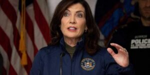 حاكمة نيويورك تعتذر بعد تبريرها تدمير “إسرائيل” لغزة