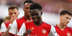 ساكا يُحدد ما يحتاجه أرسنال في سباق الدوري الإنجليزي