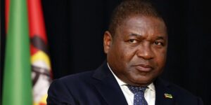 رئيس جمهورية موزمبيق يشرع في زيارة صداقة وعمل إلى الجزائر