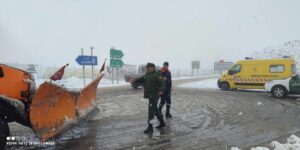 طرقات مقطوعة وصعوبة في السير على مسالك بسبب تراكم الثلوج