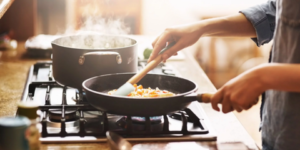 نصائح وتدابير.. بهذه الطريقة تخلّصين أطباقك من كمية الزيت الزائدة