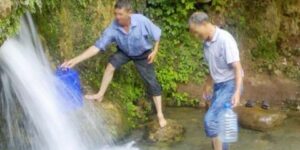 رغم صعوبة الوصول إليه.. منبع بني بوبلان بتلمسان يجذب الزوار في شهر رمضان