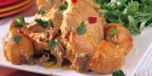 طبق اليوم.. دجاج متبّل مع البطاطا