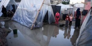 غرق مئات خيام النازحين في غزة