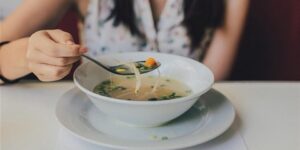 كسر الصيام بالشوربة في رمضان- مفيد أم مضر؟