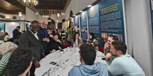 حيداوي يتفق مع سفير الجزائر بفرنسا على التنسيق وإقامة برامج ومشاريع لشباب الجالية