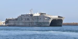 توقف سفينة النقل السريع للأفراد التابعة للبحرية الأمريكية بميناء الجزائر