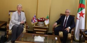 وزير العدل يستقبل سفيرة مملكة بريطانيا العظمى وإيرلندا الشمالية بالجزائر