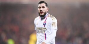 شرقي يبدي إعجابه بهدف المهاجم يوسف بلايلي