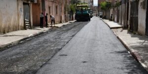 باشرت اشغال التهيئة و التزفيت.. سيدي موسى تعيد الاعتبار لطرقات احيائها