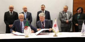 وهران: التوقيع على أربع اتفاقيات تعاون بين قطاع التجارة ومؤسسات عمومية للنقل لتسهيل عمل المصدرين