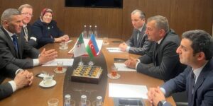 رئيس مجموعة الصداقة مع أذربيجان يُستقبل من طرف وزير السياحة الأذري