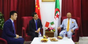 بن قرينة يستقبل سفير الجمهورية الصينية الشعبية بالجزائر