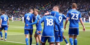 مستفيدا من خسارة ليدز يونايتد.. ليستر سيتي يعود للبريمييرليغ رسميا