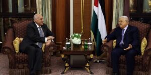 عطاف يُستقبل بالرياض من قبل رئيس دولة فلسطين