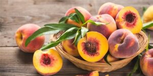 مطبخك الصحي.. فئات ممنوعة من تناول الخوخ