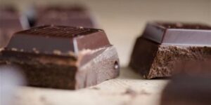 قبل الامتحانات النهائية.. هل الشوكولاتة الداكنة تقوي الذاكرة؟