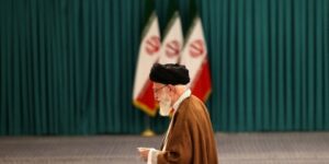 خامنئي يعلن الحداد في إيران.. ومخبر يتولى مهام الرئاسة