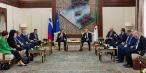 الرئيس تبون يجري محادثات ثنائية وموسعة مع الوزير الأول السلوفيني