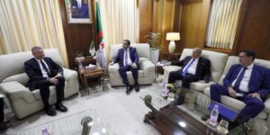 عرقاب يستقبل وفدا عن الشركة الأمريكية “إكسون موبيل”