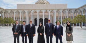 وزير السياحة والآثار المصري السابق يزور جامع الجزائر