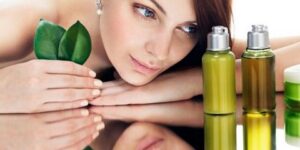 زيت الجوجوبا.. سلاح طبيعي فعال ضد حب الشباب