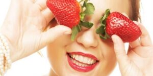 الفراولة تساعد على تفتيح البشرة- حقيقة أم خرافة؟