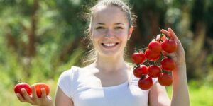 نصائح جمالية.. الطماطم لبشرة نضرة خالية من العيوب