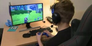 ألعاب الفيديو.. إدمان ومخاطر تحيط بالأطفال