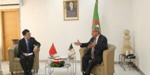 عون يبحث سبل تعزيز التعاون مع الصين في مجالات الصناعة