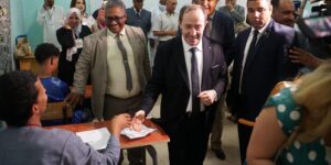 بلعابد يشرف على إعطاء إشارة انطلاق الامتحانات الرسمية لتلاميذ النهائي من ولاية برج باجي مختار