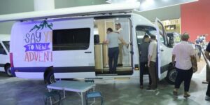 وهران: إفتتاح الطبعة ال1 للصالون الدولي للمركبات الحرارية والكهربائية و الهجينة