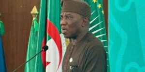 مفوض الشؤون السياسية والسلم والأمن بالاتحاد الإفريقي يشيد بدور الجزائر في الدفاع عن إفريقيا