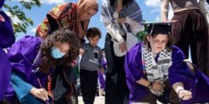 انسحاب عشرات الطلبة في جامعة بشيكاغو من حفل التخرج تضامنًا مع فلسطين