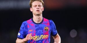 بسبب فرينكي دي يونغ.. كومان يفتح النار على برشلونة