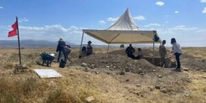 تعود إلى الفترتين البيزنطية والإسلامية.. العثور على لقى أثرية وقبور بقصر بغاي