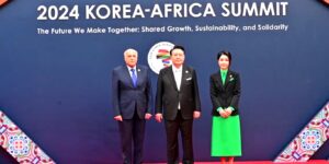 عطاف ينقل تحيات الرئيس تبون لنظيره الكوري