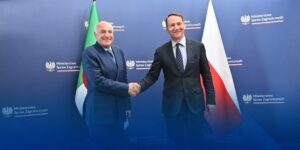 عطاف يعقد جلسة عمل مع نظيره البولندي بوارسو.. برمجة الدورة الأولى للجنة الحكومية للتعاون