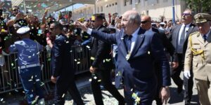 رئيس الجمهورية يُخص باستقبال شعبي وترحيب حار من قبل أعيان ومواطني ولاية تيزي وزو